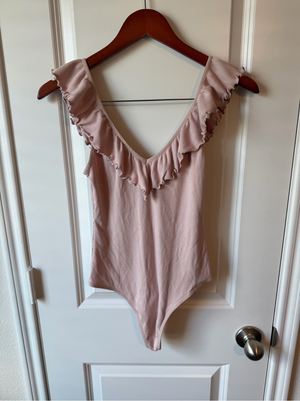 ⚡️Wilfred Aritizia Danette Ruffle Bodysuit